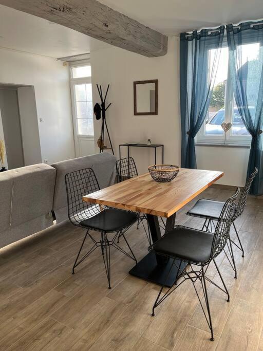 Appartement Centre De Guécélard Exteriör bild